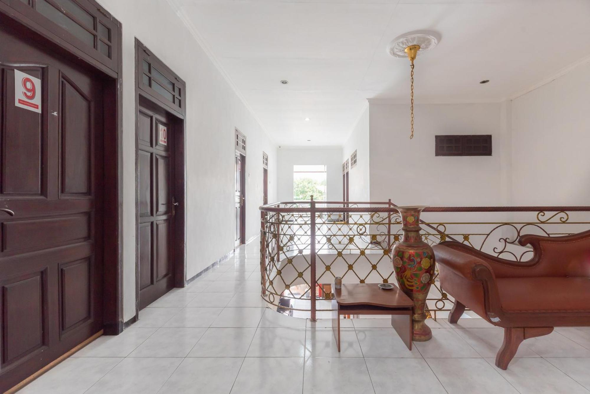 Reddoorz At Ciliwung Guest House Syariah Маланг Екстериор снимка