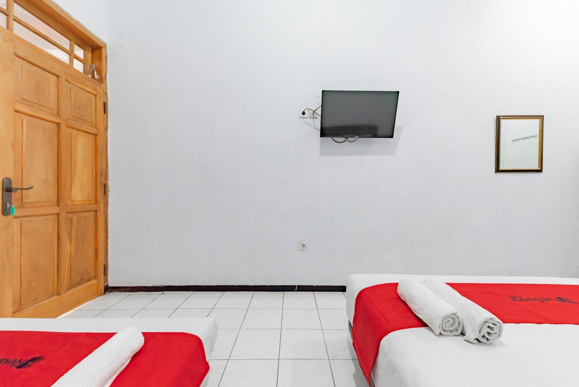 Reddoorz At Ciliwung Guest House Syariah Маланг Екстериор снимка