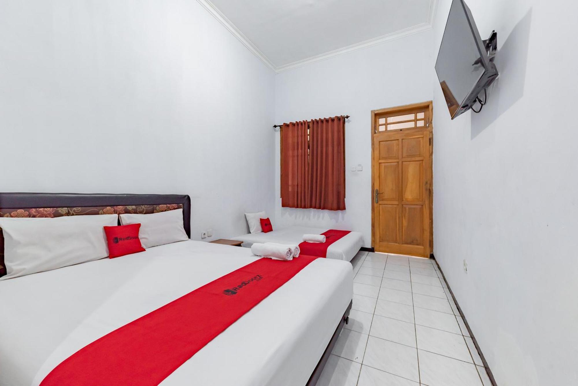 Reddoorz At Ciliwung Guest House Syariah Маланг Екстериор снимка