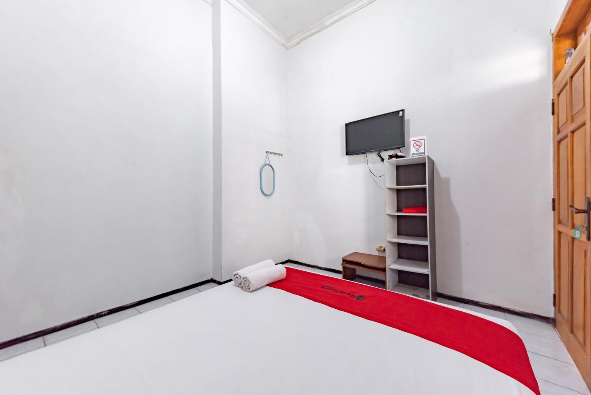 Reddoorz At Ciliwung Guest House Syariah Маланг Екстериор снимка