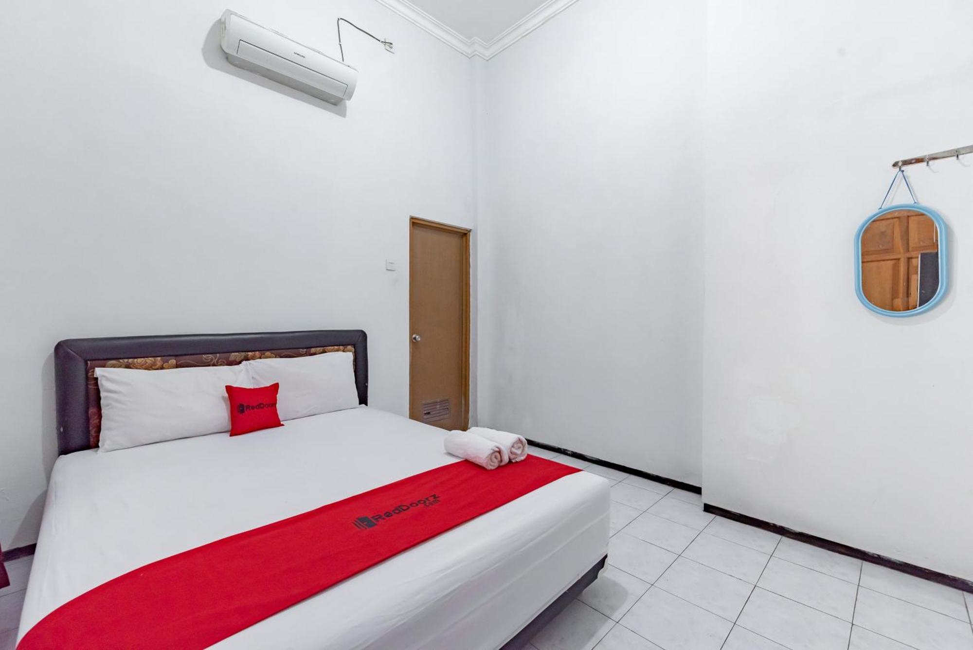 Reddoorz At Ciliwung Guest House Syariah Маланг Екстериор снимка
