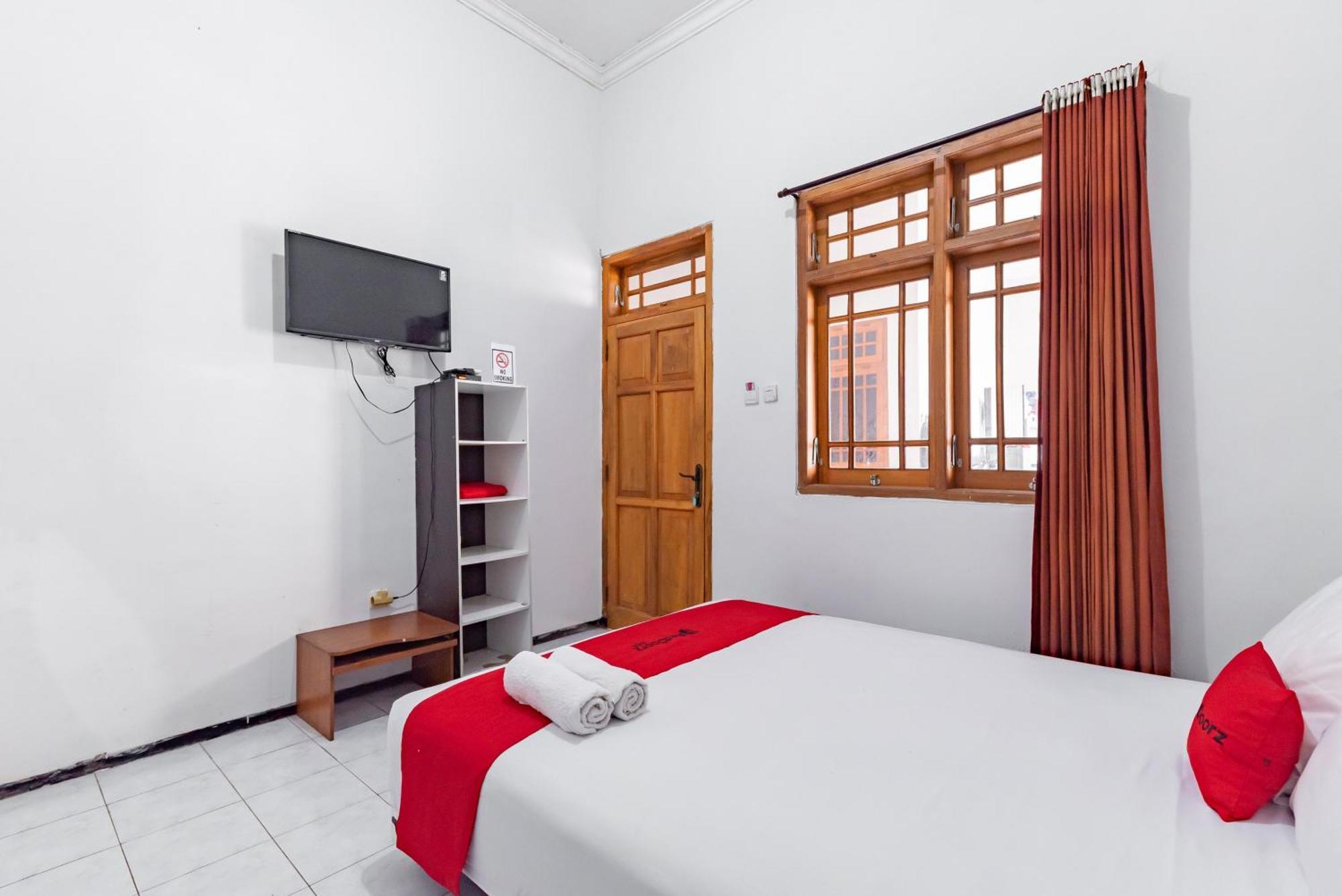 Reddoorz At Ciliwung Guest House Syariah Маланг Екстериор снимка