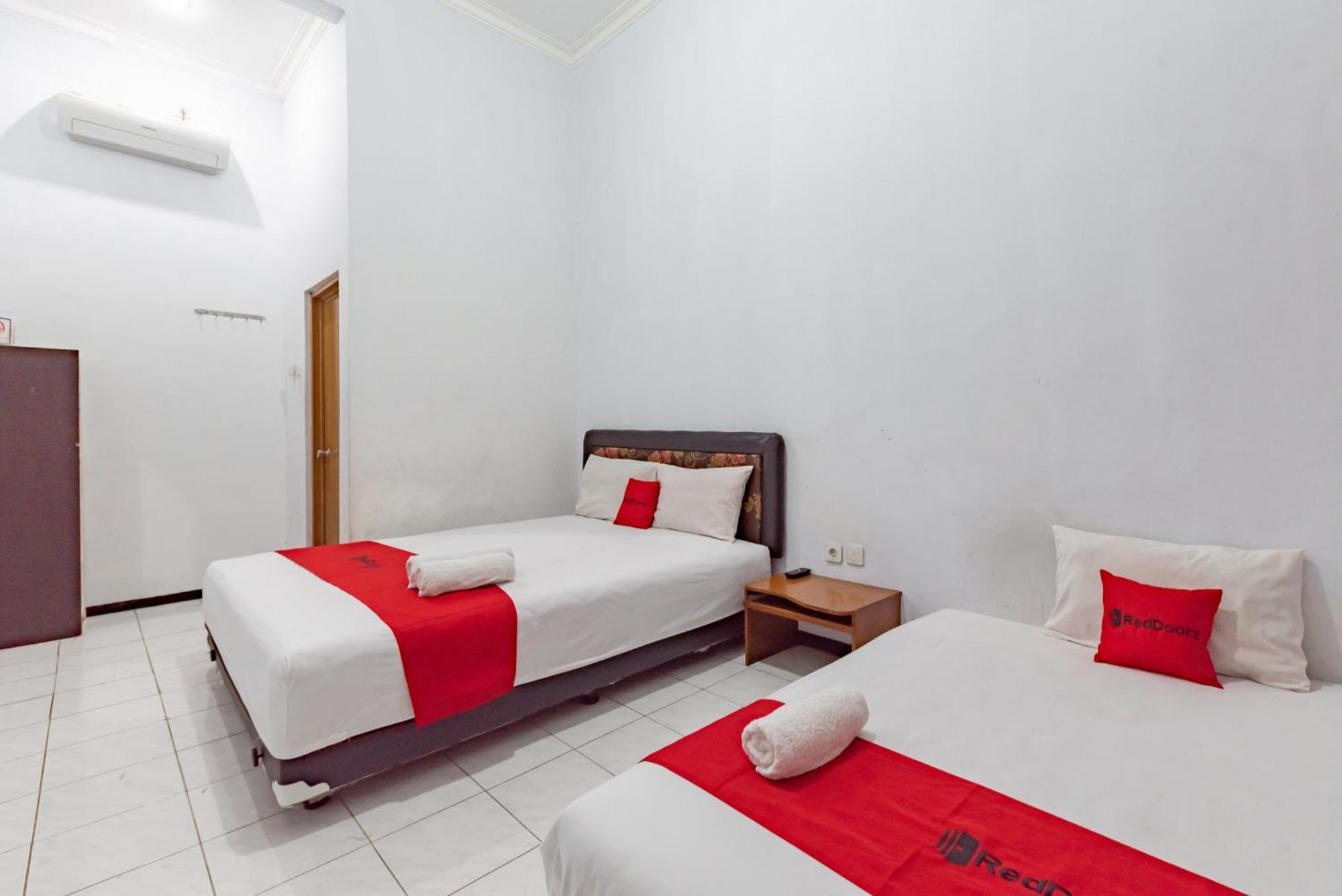 Reddoorz At Ciliwung Guest House Syariah Маланг Екстериор снимка