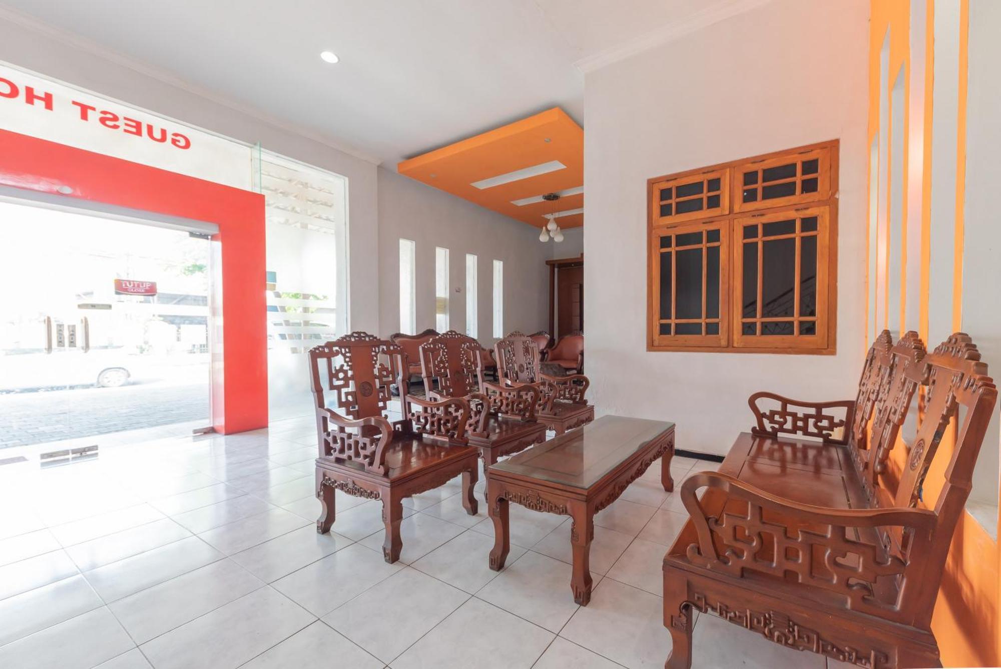 Reddoorz At Ciliwung Guest House Syariah Маланг Екстериор снимка