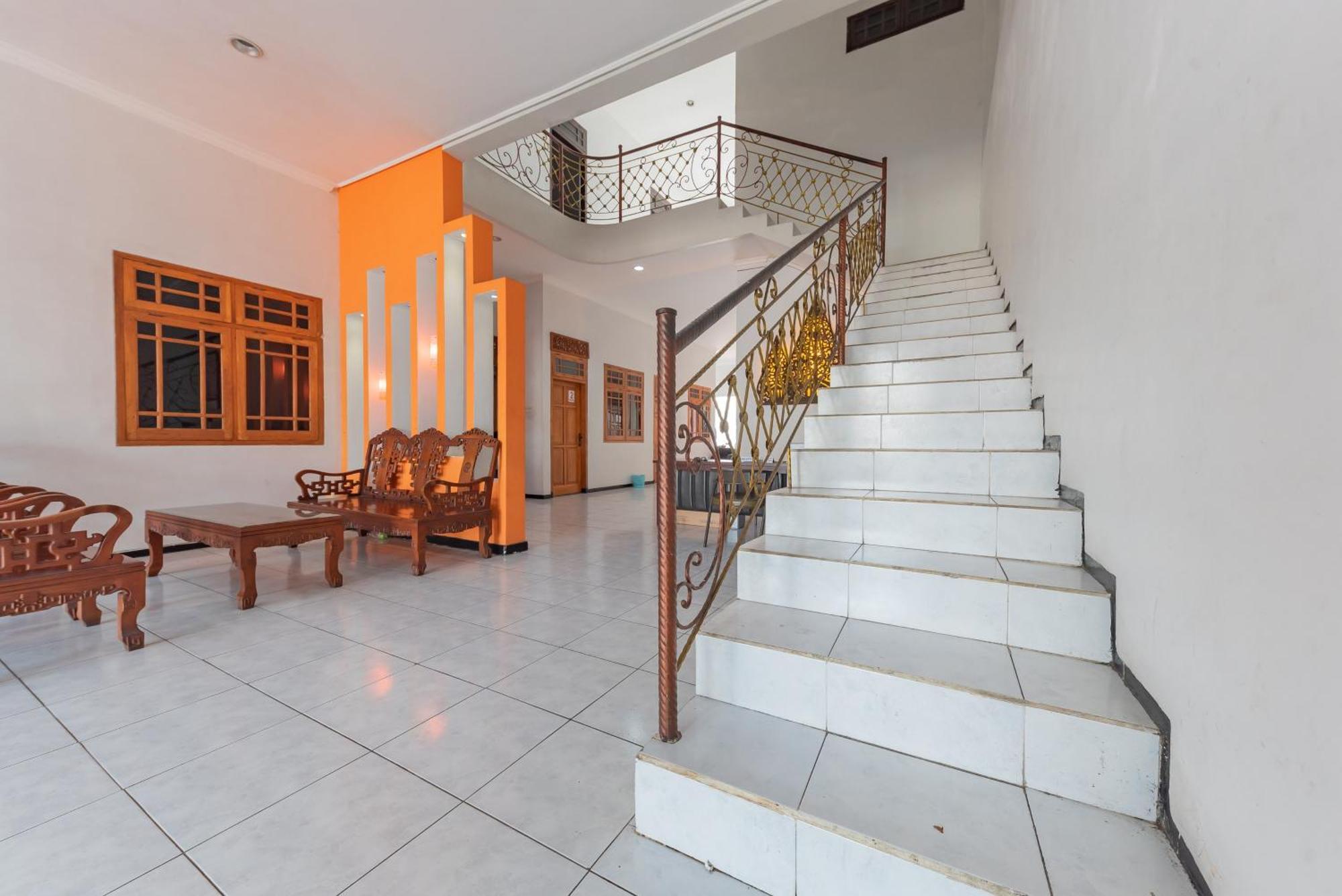 Reddoorz At Ciliwung Guest House Syariah Маланг Екстериор снимка