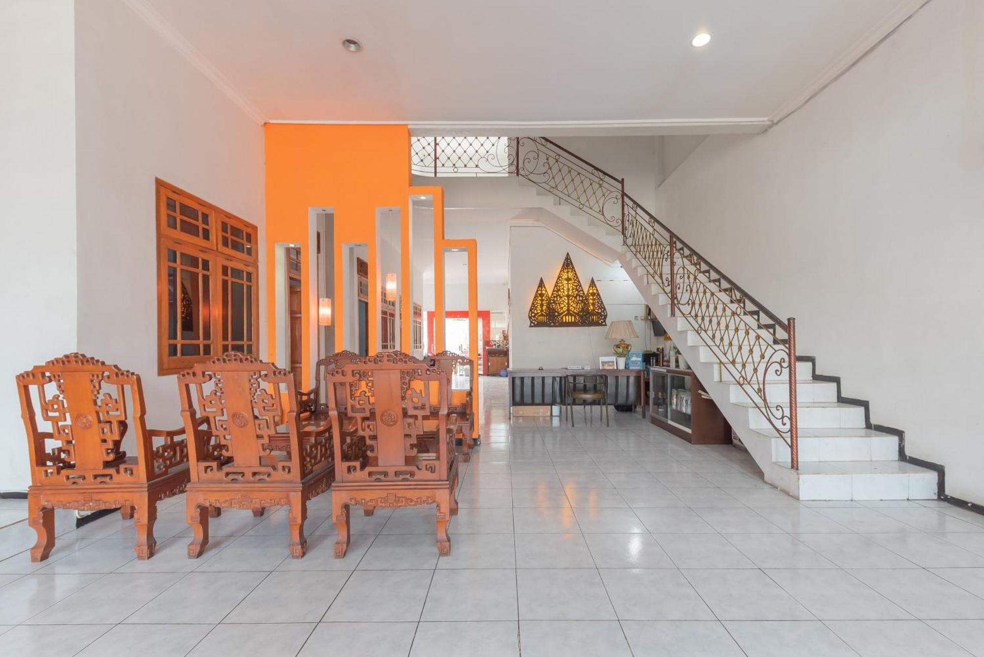 Reddoorz At Ciliwung Guest House Syariah Маланг Екстериор снимка