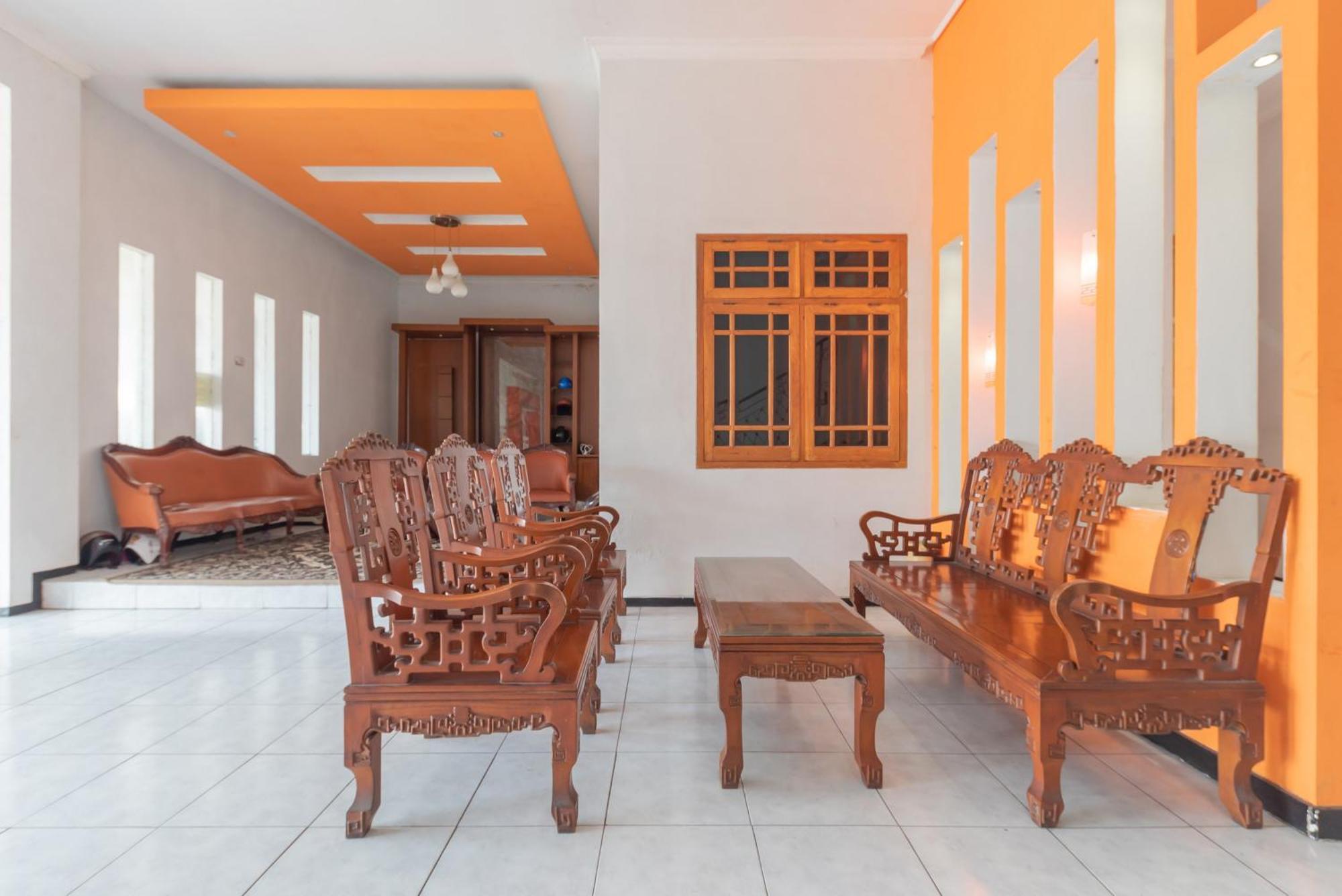 Reddoorz At Ciliwung Guest House Syariah Маланг Екстериор снимка